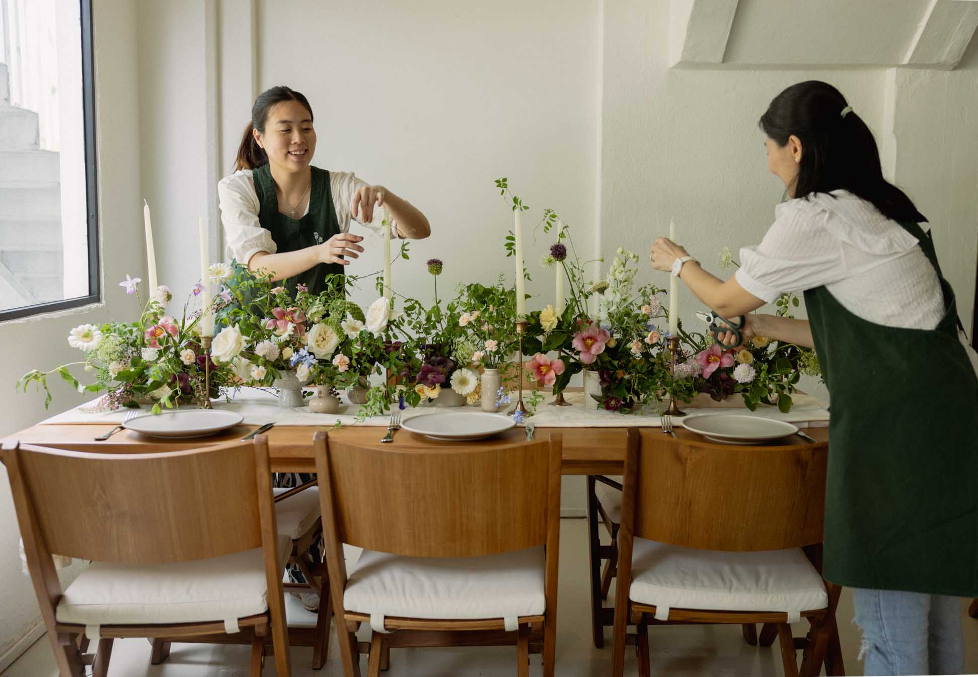 bridal tablescaping flower arrangement workshop process