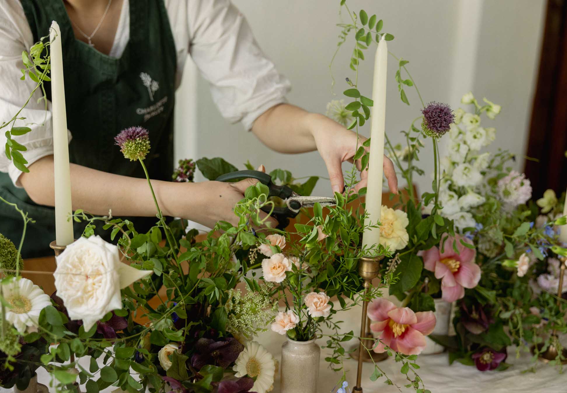 bridal tablescaping flower arrangement workshop process