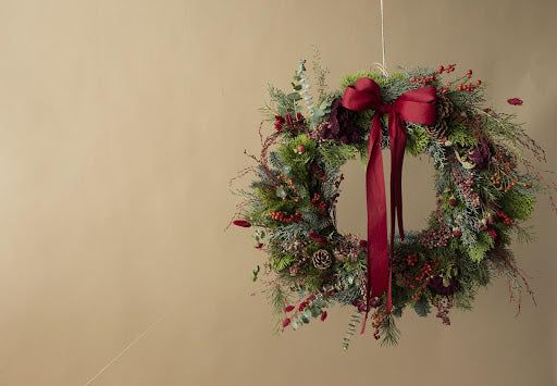Using Flowers for Christmas Decorations and Arrangements