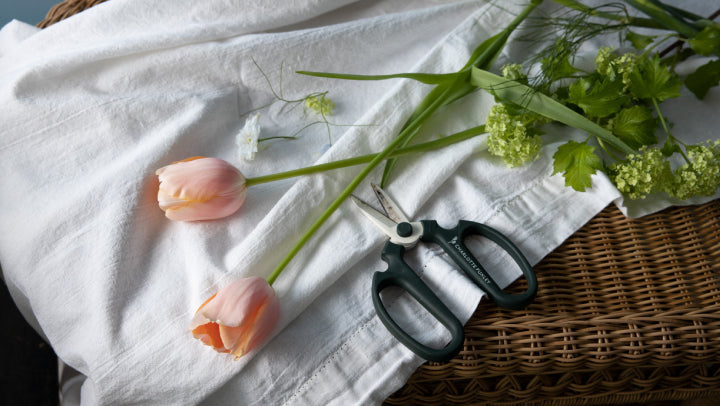 Guide To Floral Workshops: Best Flower Arrangement Techniques