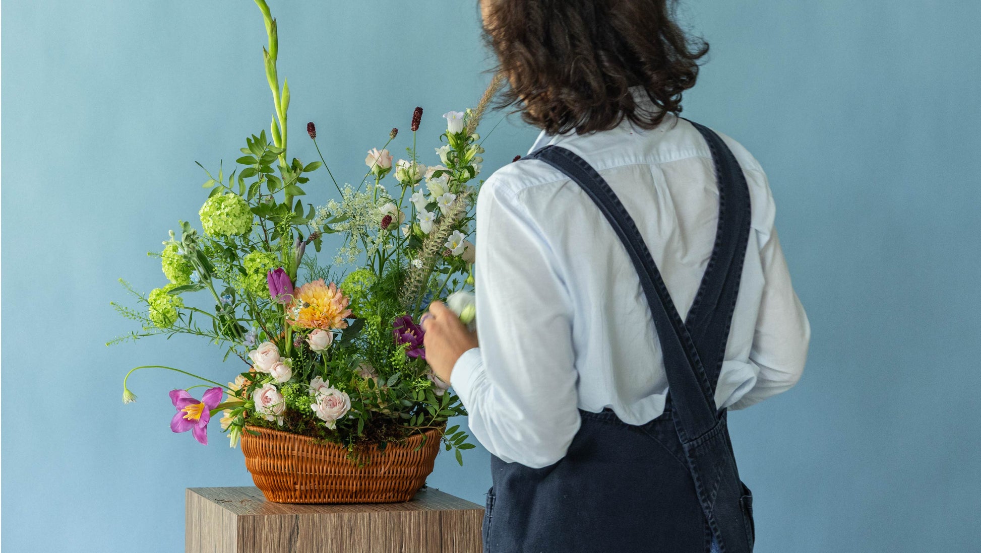 Summer basket flower arrangement workshop by Charlotte Puxley Flowers in Singapore