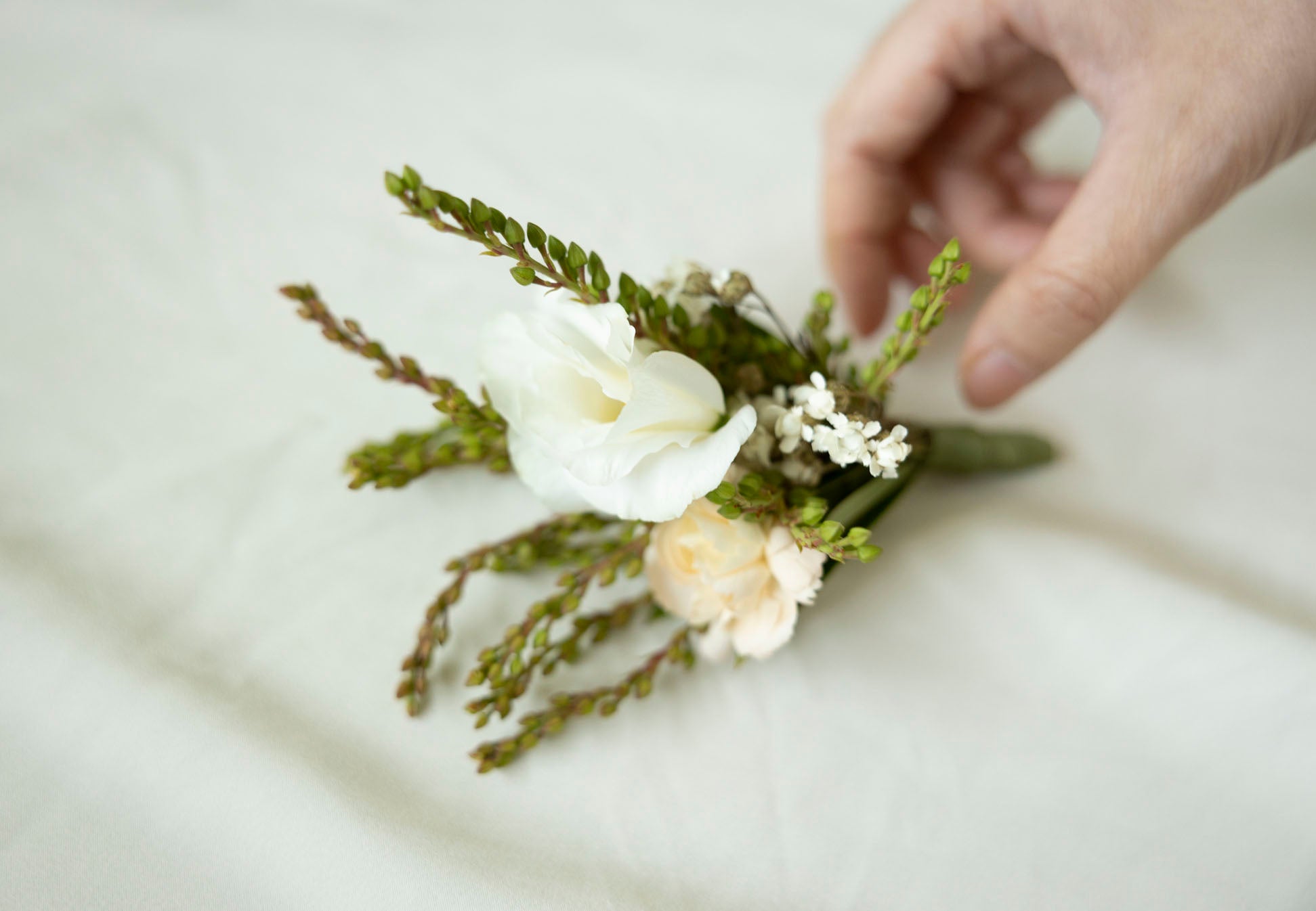 Boutonnière in Sissinghurst White