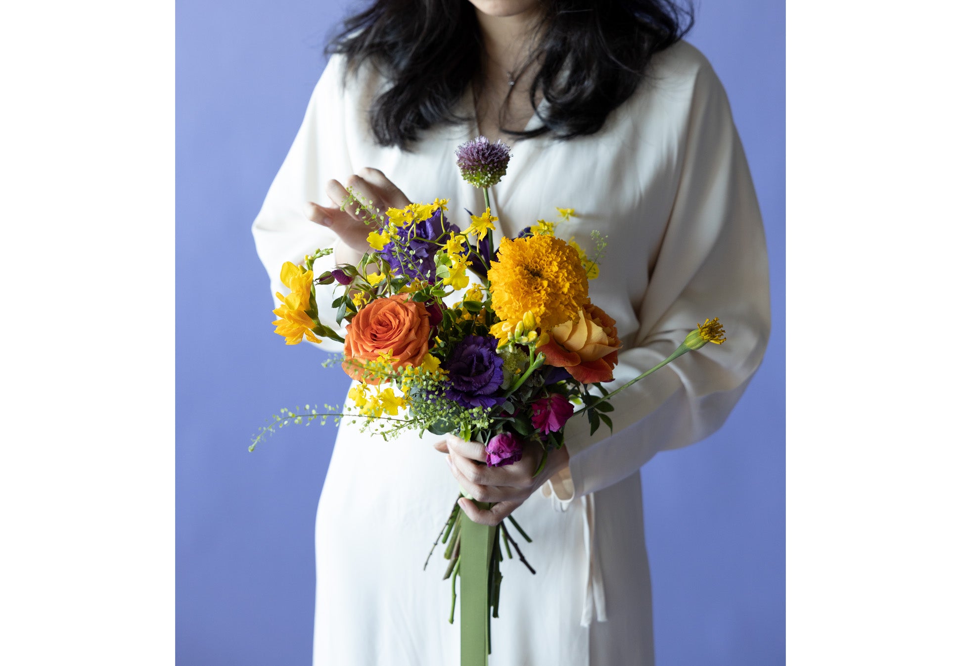 A Lady hold Bridal Bouquet in Hidcote Brights