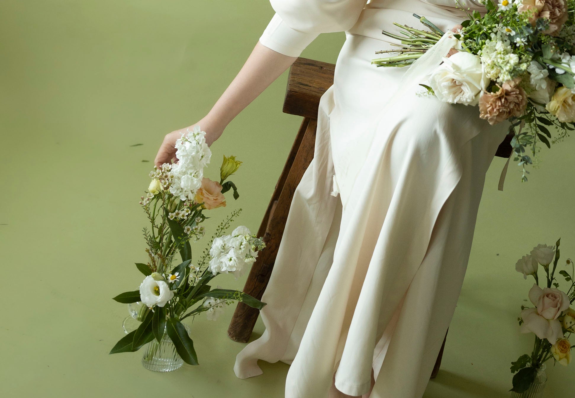 A lady hold Bud Vases in Sissinghurst White